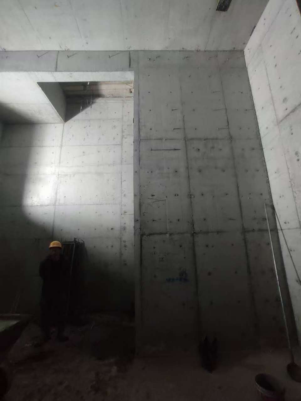 仁和墙上开槽钢筋断了有影响吗